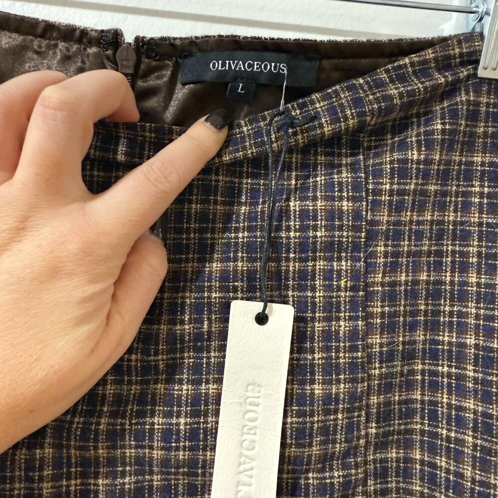🏷 *NWT* Olivaceous Plaid Mini Skirt with Front Slit – Size Large - Picture 9 of 9